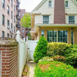 Newly Renovated Beautiful Studio Apt New York