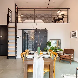 Chic Mezzanine Loft With Rooftop And Shoreline Nearby At 